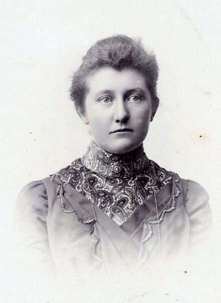 mogelijktrijntjetijdens18661958zieookfoto66uitalbumdegrootbastiaans.jpg