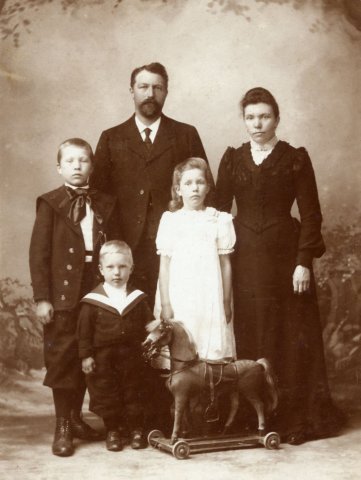 derkjan18921968luitjen18991958berend18671921snna18931967dallingaenmartjedegroot18681936.jpg