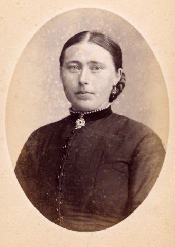 trientjedinkla18491922evrembertusjeltsema18411911.jpg