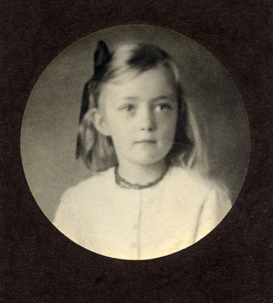 claraharminageertruidaderksema19141917onwaarschijnlijk2jaar.jpg