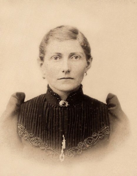 antjevos18671935evmennomeester18681946.jpg