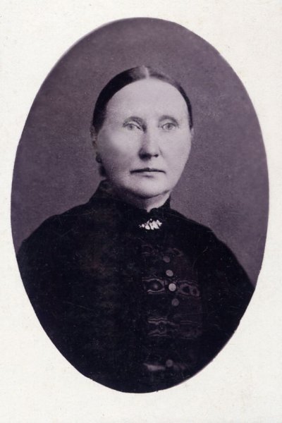 klaraderkssmit18341911evjacobamelsdoornbos18331905.jpg