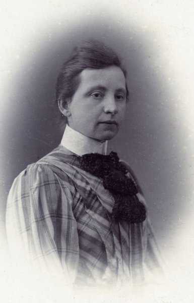 trijntjepras18701953vriendinantjekrameronderwijzeresblijham2.jpg