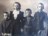 akinderenvanmensostarkeeneiltjedallingaomstreeks1901vlnrjanberend18931903meggelinamarialutgerdina18891955trijntje18921977enhemmoreint18911972_small.jpg