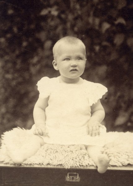 ellymeggelinastarke1920.jpg