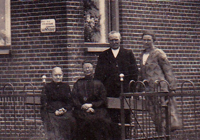 vlnrmogelijkharmtienhiddinghroelfienjipping18631948harmannushidding18631948enbarberahidding.jpg