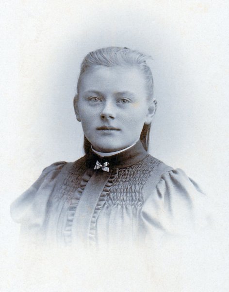 hinderikaettinariekjedetmers18831963.jpg