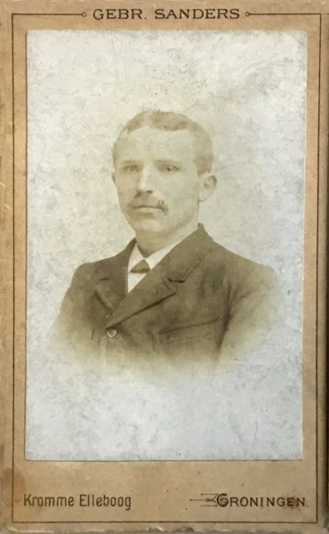 onbekendemanaanvullendefotovanrayvanderroest.jpg