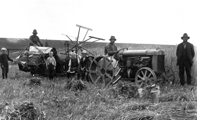mccormickzelbindermetfordsontractor1920vlnrnnklaasvanderploegnnhildaelings19101997nnklaasbonnemastevenbroeilselings18811942.jpg