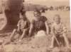 zwaandinagrietjetinefolkersma18901952vrouwvanjakobhermannusvanslotenmethaartweeling_small.jpg