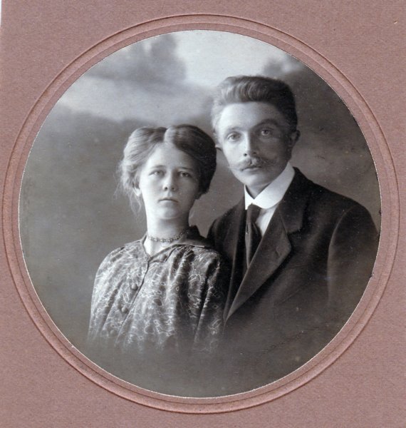doewevanhoorn18881971ensiebigalberthahuisman18901974.jpg