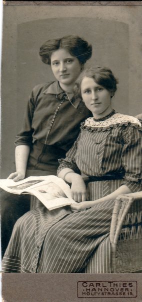 foskeschillhornvanveen18961951encatharinajantinatielwesterhuis18951970vrouwvanjacobmaarsingh18921958.jpg