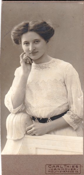 foskeschillhornvanveen18961951vrouwvaneissejacobsbolhuis3.jpg