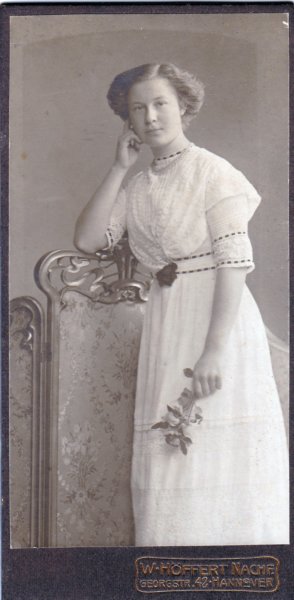 serhardinesperinghannoverseptember1912.jpg