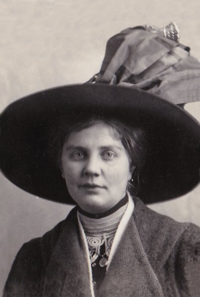 geertruidajantinatruiwesterdijk18971989vrouwvansebereindervoorthuis18931980.jpg