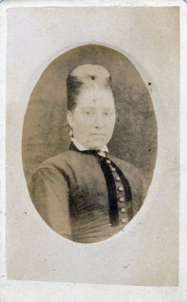 fennegienholstein18531935vrouwvanpietermeinardi18551938.jpg