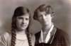 corneliatrienjenelyhuisman19121945enhaarmoederjannawiersema18811971_small.jpg