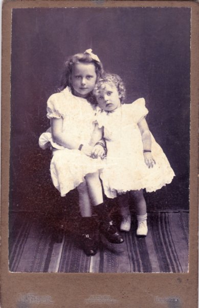 ellafrouwinadusseldorp18991998enjulianaaleidawilleminajuuldusseldorp19041973.jpg