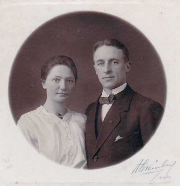 hermannusjanhansnijenhuis18911979enanjederksanniebouwman18941971.jpg