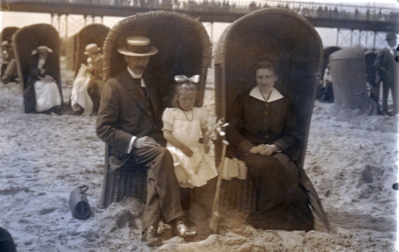 jannesarenddeboer18721956houwinamarthadeboer1910enmaikehuizenga18821959.jpg