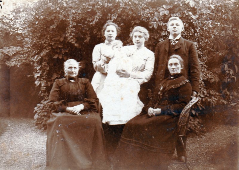 anjesiertsbouwman18361915alberthaelizabethjohannaellens1877johannapieterdinalantinga18811974methennydusseldorp19041989willemkornelisdusseldorp18791956eltjeritzema.jpg