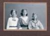 catharinajohannahuijgens1901alidamargarethacatharinajohannahuijgens18981917enmettheusbroerhuijgens1904_small.jpg