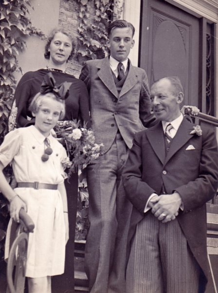 jaarbruiloftdouwederkhuizengabruins18861955enellaalberdinawoldringh18881975metsebomogelijkhuizebruins.jpg