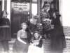 zittendinhetmiddenhenderikaeleonoradusseldorp19041989gerritdusseldorp19161989enhiddapieterdinadusseldorp19081967_small.jpg